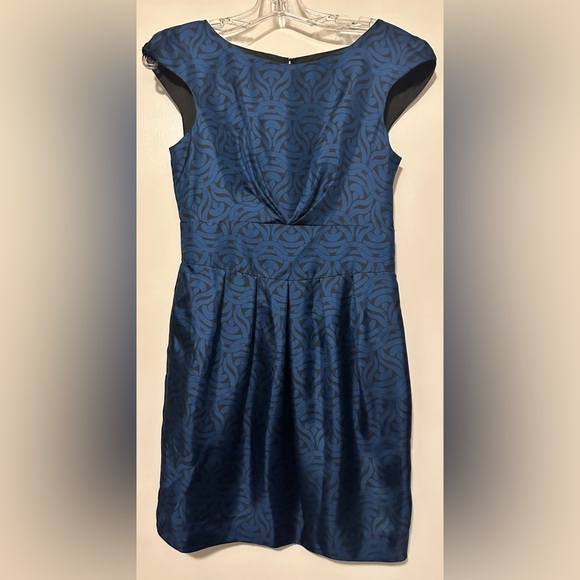Banana Republic 100% Silk Blue Black Pleated Cap Sleeve Lined Dress size 2 - Picture 4 of 9
